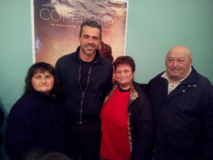 Con “Copperman” Luca Argentero diventa simbolo delle persone con disabilità (FOTO)