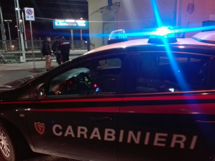Uomo arrestato dai carabinieri Uomo arrestato dai carabinieri