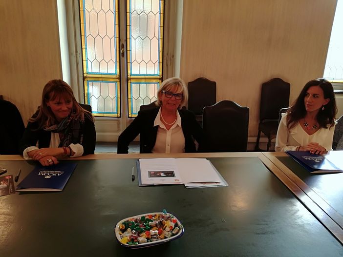 La parola cibo si declina al futuro per tre giorni di seguito La parola cibo si declina al futuro per tre giorni di seguito