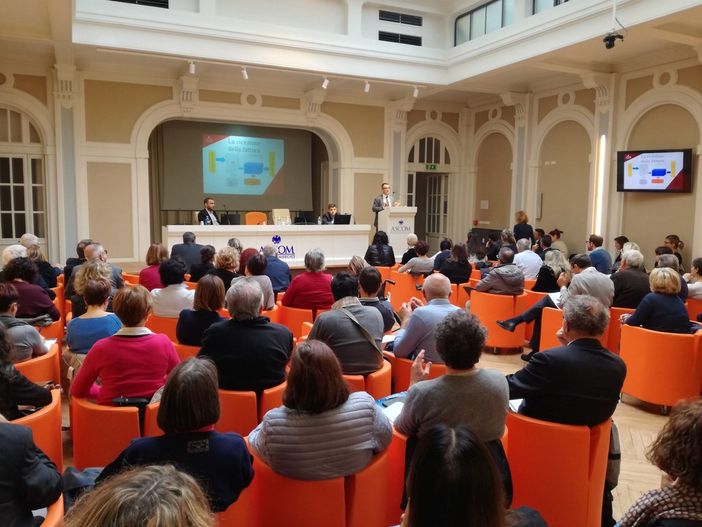 Fattura elettronica, Ascom costruisce i "totem" per aiutare le aziende di Torino e provincia Fattura elettronica, Ascom costruisce i "totem" per aiutare le aziende di Torino e provincia