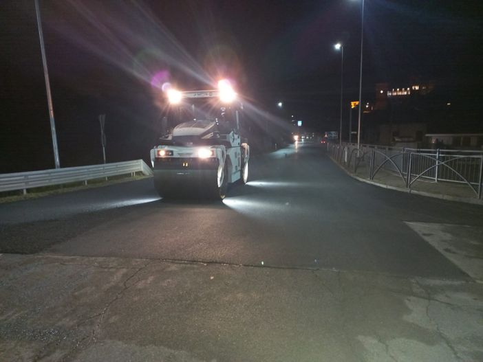 Asfaltati nelle ore notturne 5 km della provinciale 13 tra Vauda Canavese e Front Asfaltati nelle ore notturne 5 km della provinciale 13 tra Vauda Canavese e Front