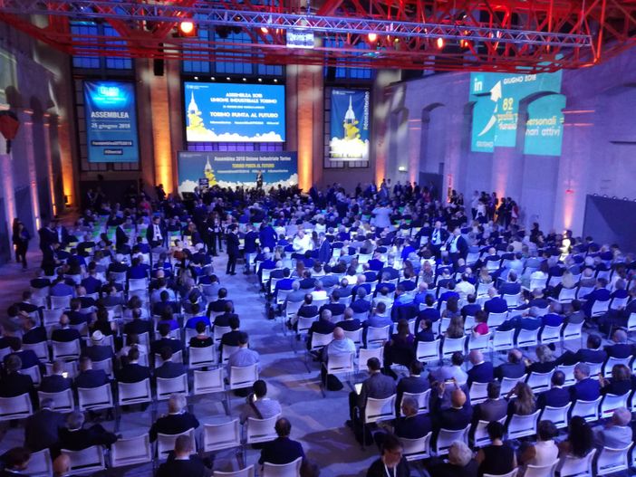 Gli industriali guardano Torino da una Nuvola: "Non esiste una decrescita felice" Gli industriali guardano Torino da una Nuvola: "Non esiste una decrescita felice"