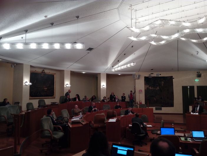 La ludopatia infiamma l'aula di Palazzo Lascaris: scintille tra Chiamparino e i 5 Stelle