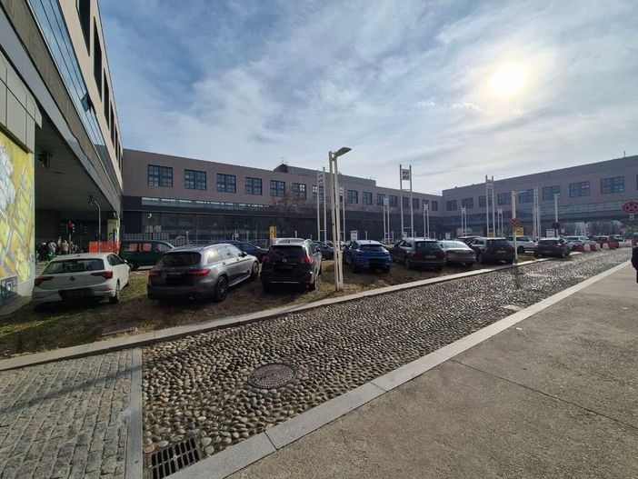 Ma alcuni cittadini attaccano: “Ciclabili ovunque, trovare un posto é impossibile”