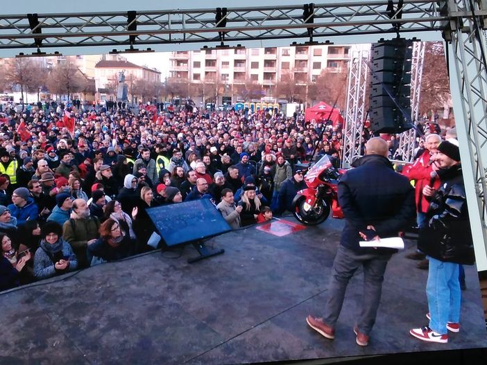 Grande festa a Chivasso per il ritorno di Pecco Bagnaia: "La mia isola felice" Grande festa a Chivasso per il ritorno di Pecco Bagnaia: "La mia isola felice"