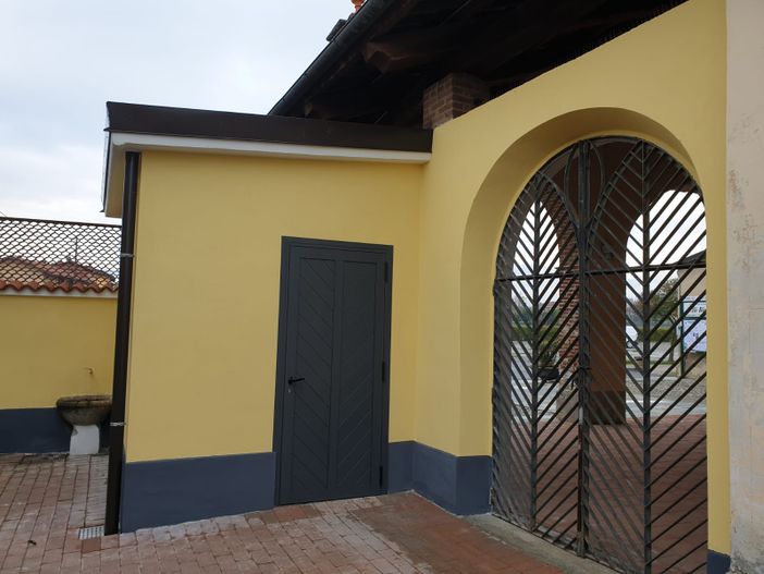 Favria, rinnovati i servizi igienici del cimitero