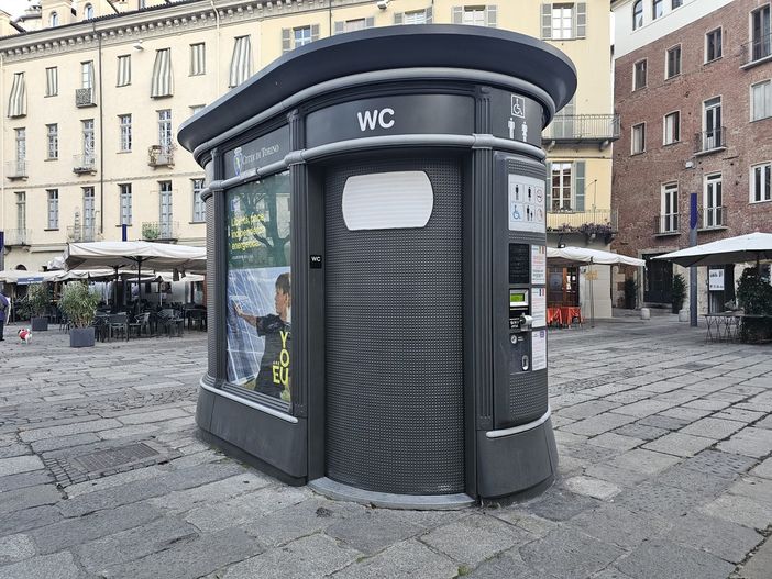 A Torino vespasiani rotti o vandalizzati. Firrao (Torino Bellissima): "Aumentiamo i servizi pubblici a pagamento con un bando" A Torino vespasiani rotti o vandalizzati. Firrao (Torino Bellissima): "Aumentiamo i servizi pubblici a pagamento con un bando"