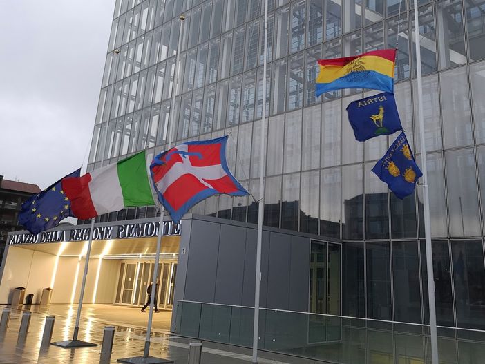 grattacielo con bandiere grattacielo con bandiere