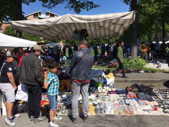 Multate due venditrici al Barattolo di via Carcano: proponevano merce nuova e non usata