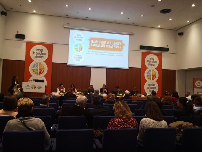 Cresce il consumo di spaghetti nel mondo, ma l'Italia preferisce il &quot;fast food&quot; alla Dieta Mediterranea