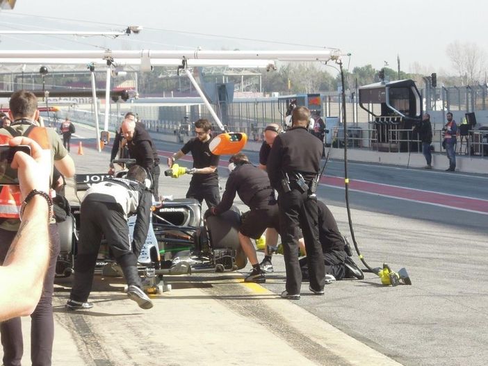 Continua il rapporto professionale e di amicizia tra la scuderia Force India e la ditta Benza, per il secondo anno consecutivo fornitrice di guanti per la prossima stagione agonistica Continua il rapporto professionale e di amicizia tra la scuderia Force India e la ditta Benza, per il secondo anno consecutivo fornitrice di guanti per la prossima stagione agonistica