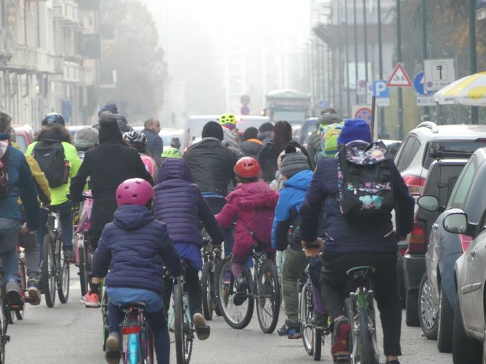 a scuola in bicicletta