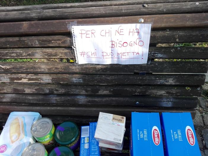 "Chi può metta", la spesa sospesa approda a Borgo Rossini per aiutare chi è in difficoltà "Chi può metta", la spesa sospesa approda a Borgo Rossini per aiutare chi è in difficoltà