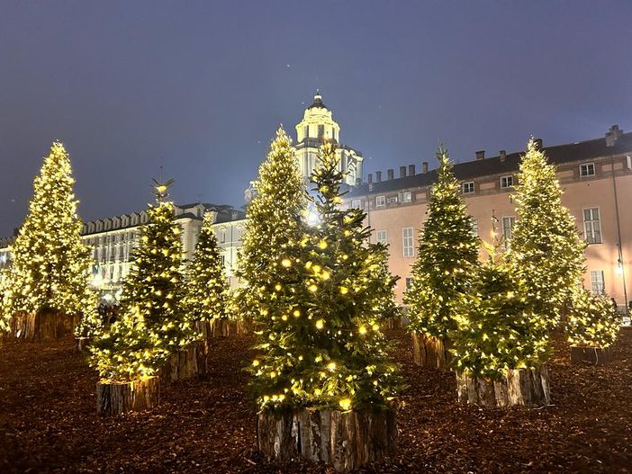 La magia del Natale illumina Torino (foto d'archivio) La magia del Natale illumina Torino (foto d'archivio)