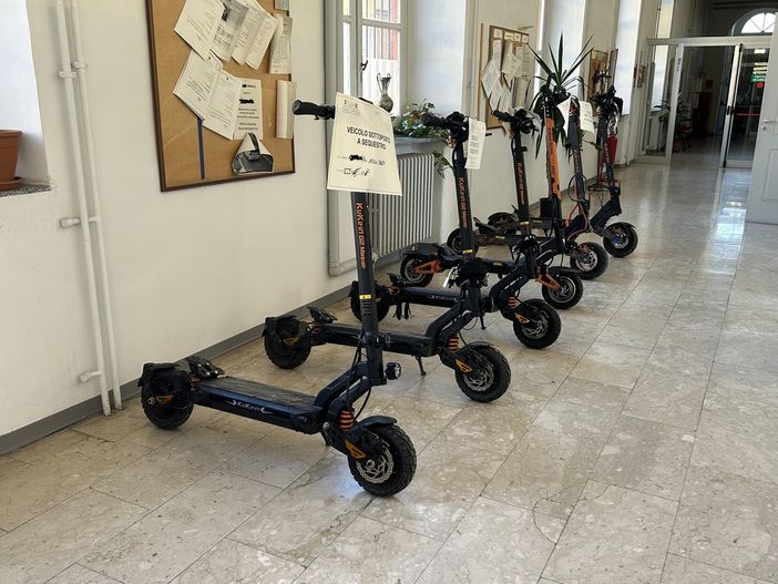 Collegno, altri sei monopattini “monster” fuori norma confiscati dalla Polizia Municipale