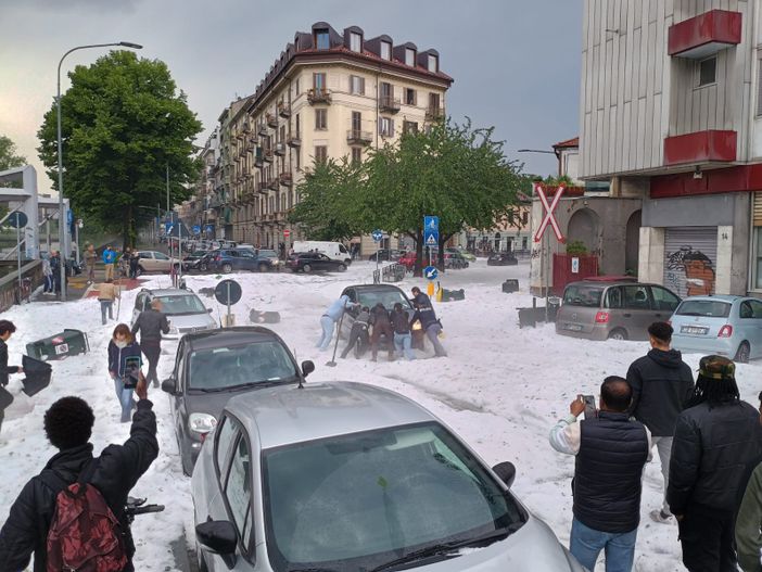 Borgo Dora "affoga" nei vecchi incubi, strade e negozi allagati dopo la tempesta: "Siamo stufi" Borgo Dora "affoga" nei vecchi incubi, strade e negozi allagati dopo la tempesta: "Siamo stufi"