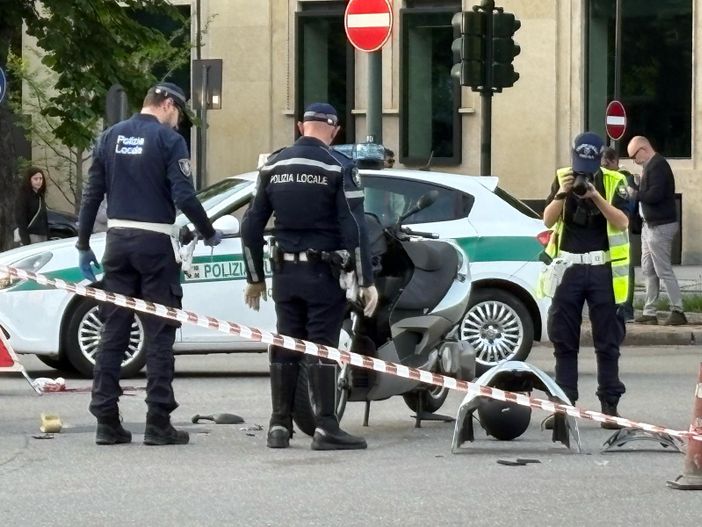 Scontro tra auto e moto in corso Stati Uniti: gravi le condizioni del centauro Scontro tra auto e moto in corso Stati Uniti: gravi le condizioni del centauro