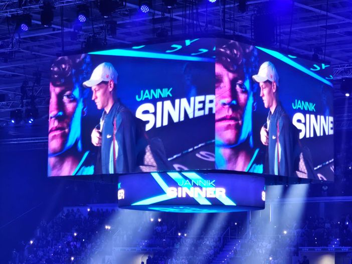 Sinner "asfalta" anche Medvedev e chiude il girone imbattuto Sinner "asfalta" anche Medvedev e chiude il girone imbattuto