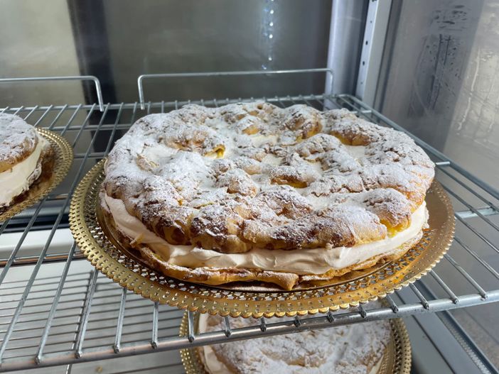 La rivalità gastronomica italo-francese si disputa anche sul dolce: la Torta Tropeziana