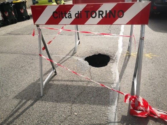 buca - foto d'archivio buca - foto d'archivio