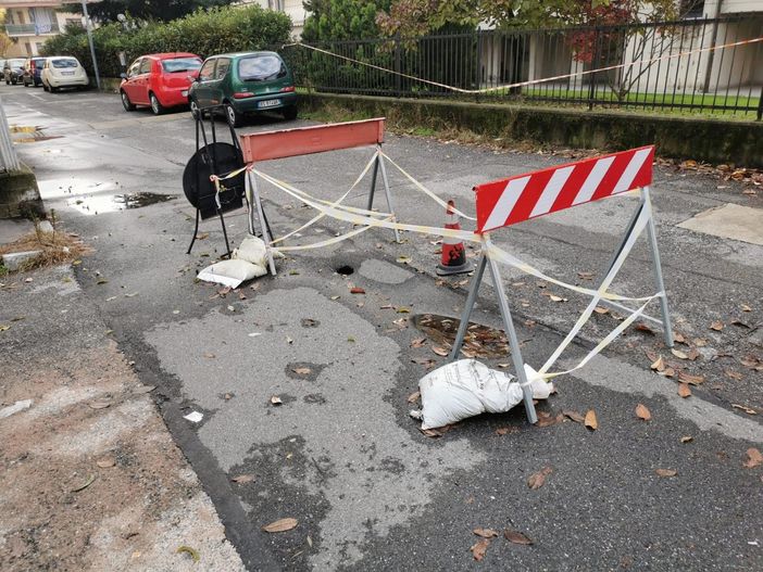 buche nel quartiere barca