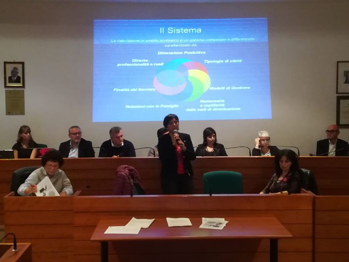 I fornitori Camst si presentano al Comune di Grugliasco: alimenti bio nelle mense scolastiche [VIDEO]