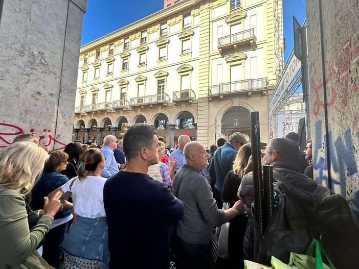 Salone Auto: gli appassionati di bolidi affollano il centro, ma non mancano i disagi alla viabilità Salone Auto: gli appassionati di bolidi affollano il centro, ma non mancano i disagi alla viabilità