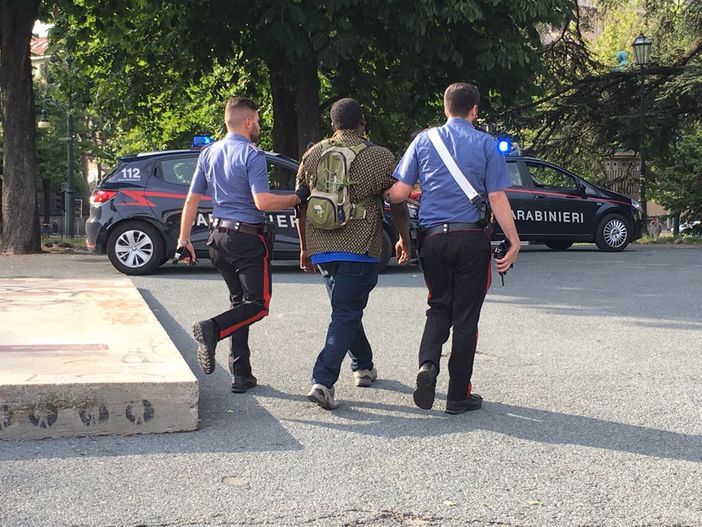 Lotta allo spaccio e al degrado: retata dei carabinieri al Valentino (FOTO)