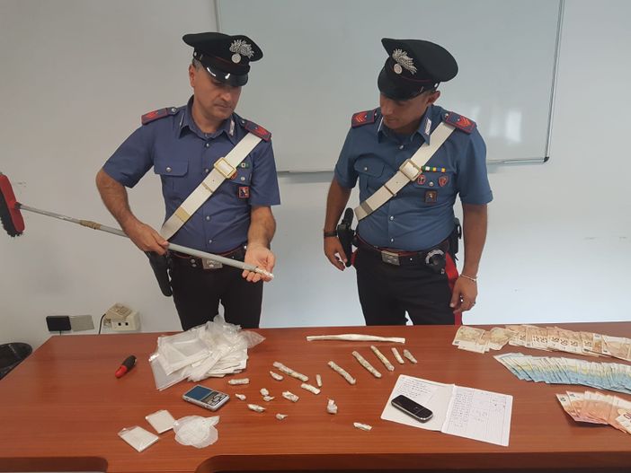 Krokodil, la nuova droga che arriva dalla Russia, era nascosta nel manico di scopa: arrestato spacciatore Krokodil, la nuova droga che arriva dalla Russia, era nascosta nel manico di scopa: arrestato spacciatore