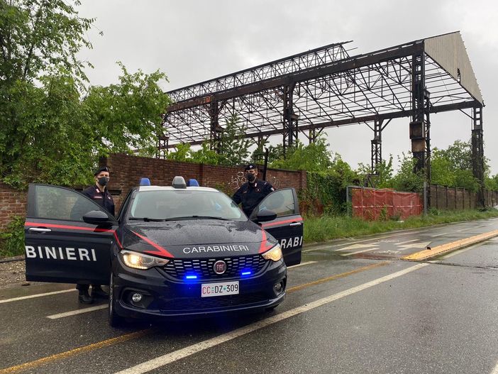 Donna senza fissa dimora partorisce nelle ex fonderie Mandelli di Collegno
