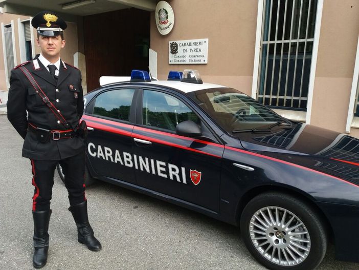 Ivrea, tenta il suicidio soffocandosi con un sacchetto: salvata dai Carabinieri Ivrea, tenta il suicidio soffocandosi con un sacchetto: salvata dai Carabinieri