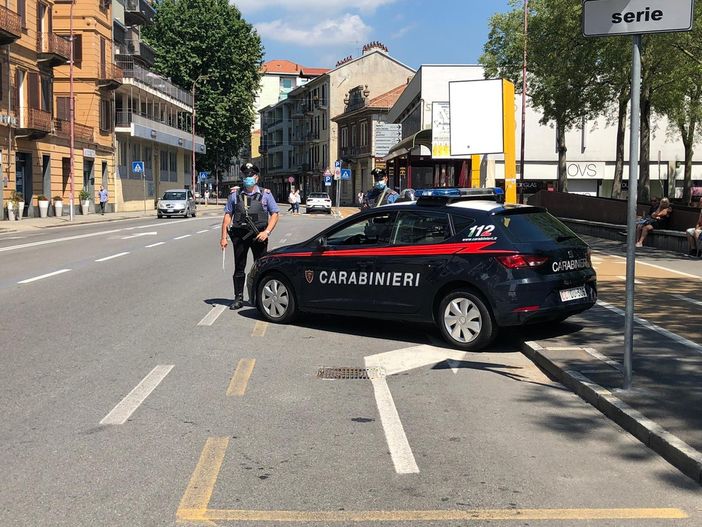Ivrea, sale sul bus senza mascherina e aggredisce l'autista che lo aveva richiamato Ivrea, sale sul bus senza mascherina e aggredisce l'autista che lo aveva richiamato