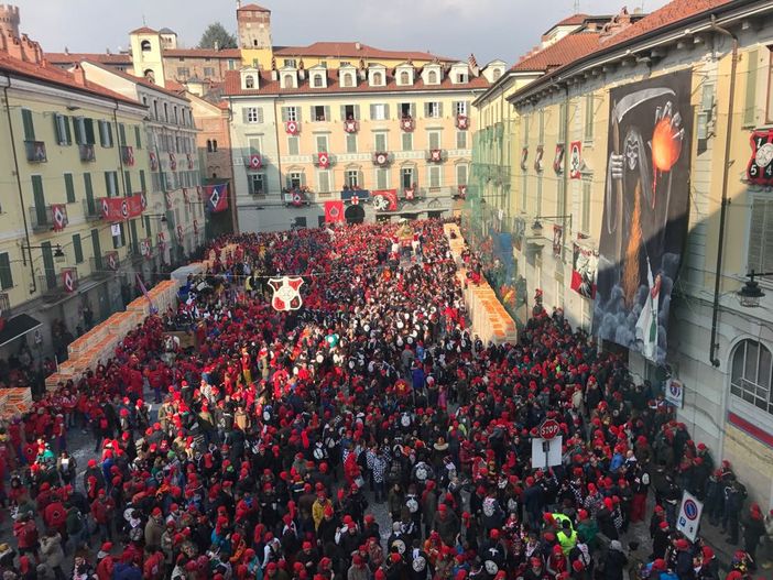 Il Carnevale di Ivrea supera l'esame più difficile: 15mila biglietti e pochi disagi