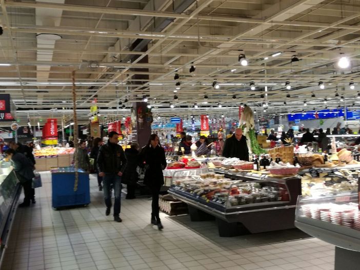 Chiude l'ipermercato Carrefour di Trofarello