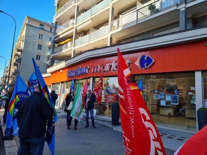 Carrefour di via Tripoli