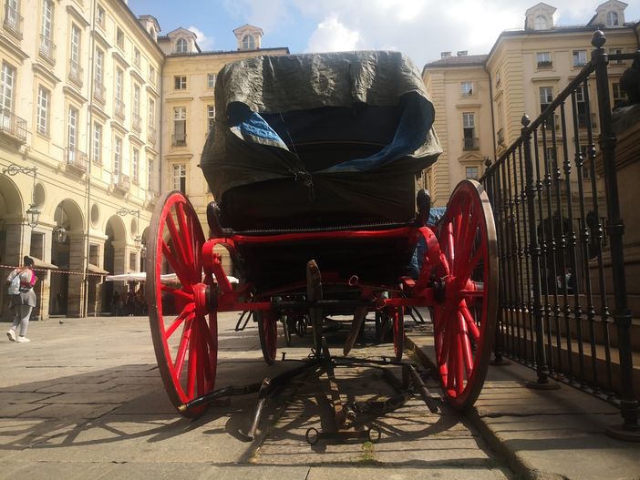 Dopo Lidia Poet, il Comune diventa set tra crinoline, carrozze e abiti d'epoca