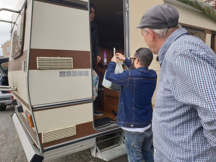 “Continua l’aiuto di CasaPound alla famiglia italiana sotto sfratto di via Sospello” “Continua l’aiuto di CasaPound alla famiglia italiana sotto sfratto di via Sospello”