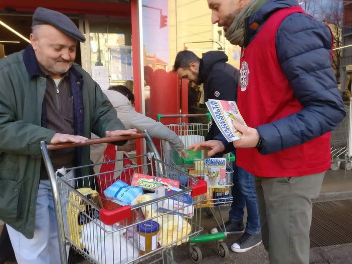 "CasaPound: raccolte alimentari per chi è in difficoltà. Rossino: "Prima gli italiani"