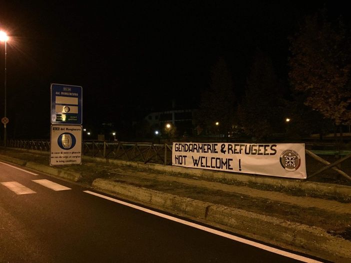 Striscione contro la gendarmerie firmato CasaPound