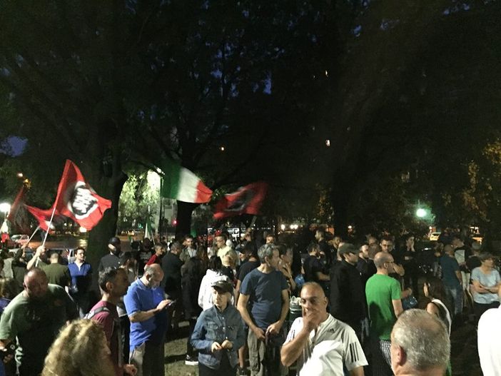 “CasaPound ed i cittadini non si arrendono: nuova mobilitazione in c.so Cosenza” “CasaPound ed i cittadini non si arrendono: nuova mobilitazione in c.so Cosenza”