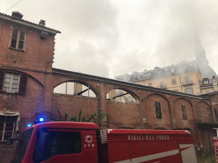 Rogo alla Cavallerizza di Torino, per i pompieri "impossibile risalire alle cause"