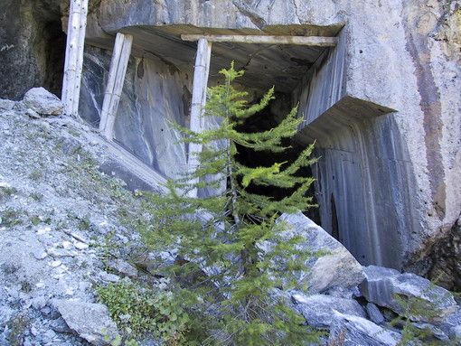 Scoperto pericoloso traffico di pietre nelle cave valdostane: 13 indagati Scoperto pericoloso traffico di pietre nelle cave valdostane: 13 indagati