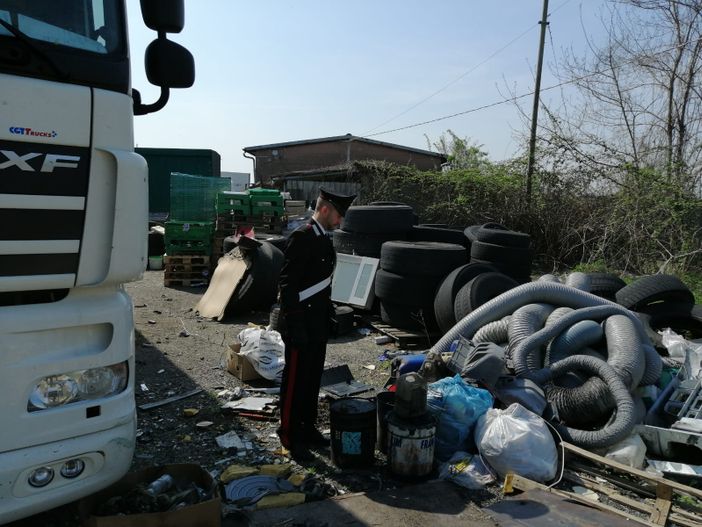 Rifiuti tossici a due passi da La Mandria: 10 denunciati