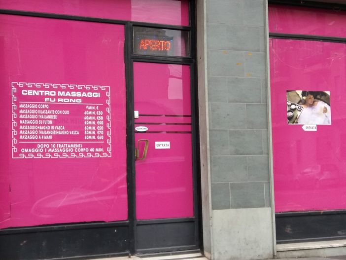 Rapinava e violentava le massaggiatrici cinesi, arrestato un uomo