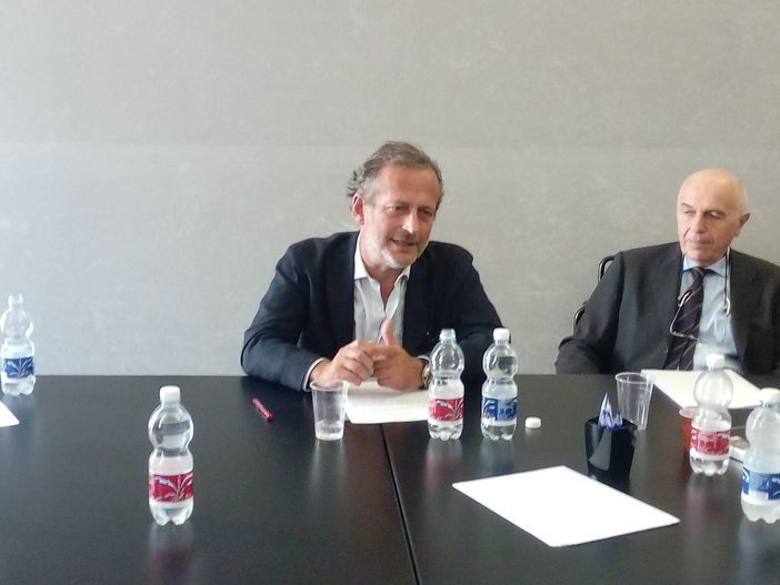 Dopo un anno di Appendino, il mattone scricchiola: "Torino in asfissia" Dopo un anno di Appendino, il mattone scricchiola: "Torino in asfissia"