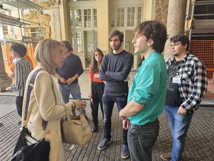 Chiorino con studenti