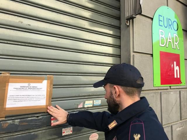 Il Questore sospende per 20 giorni la licenza di un bar in Barriera di Milano