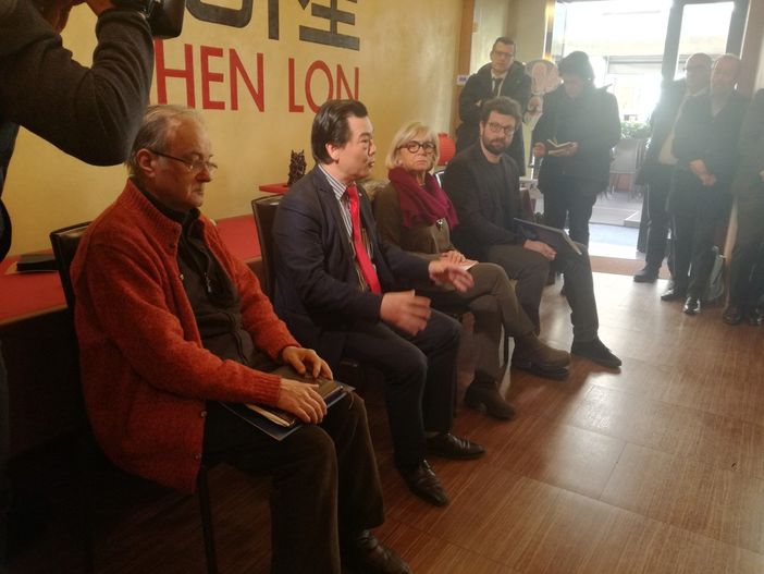 Negozianti contro la psicosi Coronavirus: "Non si trasmette per via alimentare". Ma sono una quindicina i cinesi in isolamento a Torino [VIDEO]