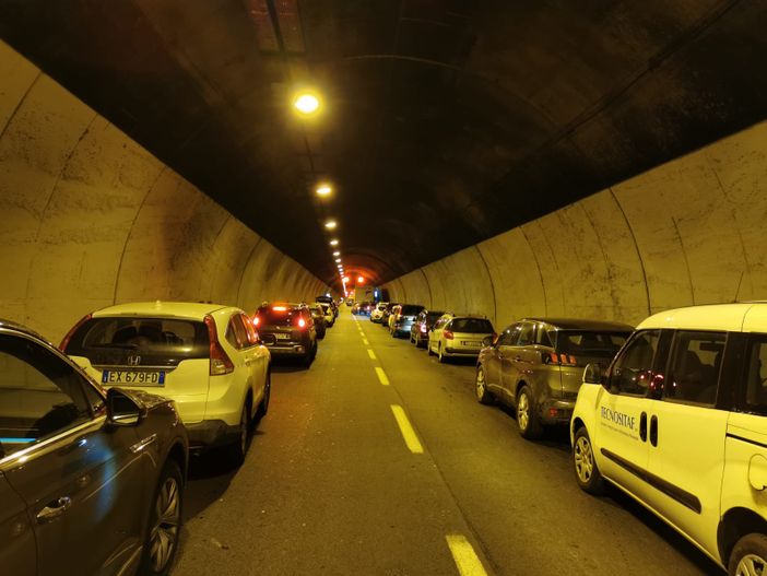 Chiude il Monte Bianco, il Frejus si prepara a un forte aumento del traffico sulla A32: si studia piano alternativo Chiude il Monte Bianco, il Frejus si prepara a un forte aumento del traffico sulla A32: si studia piano alternativo