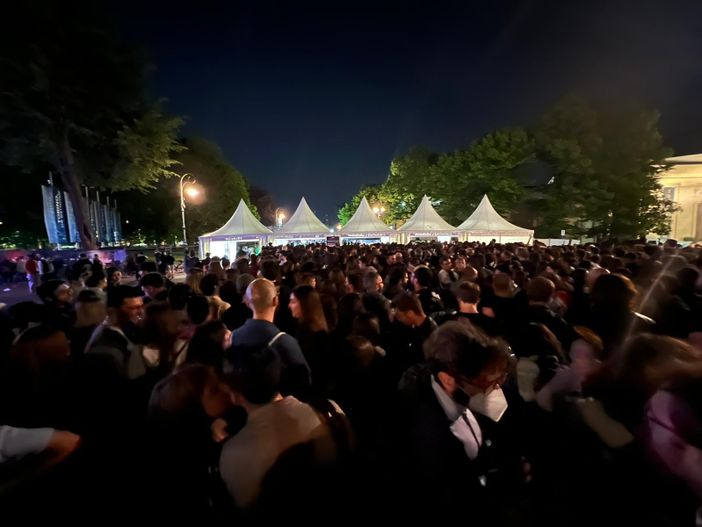 All’Eurovillage, tutti in coda per ascoltare il dei Negrita: controlli e code al Valentino All’Eurovillage, tutti in coda per ascoltare il dei Negrita: controlli e code al Valentino